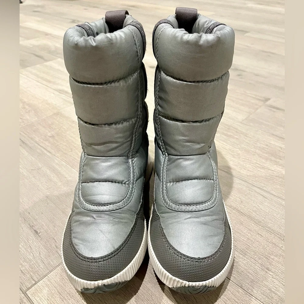 Sorel Women’s Girls Out 'N About™ Puffy Mid  Silver Boot Size 6